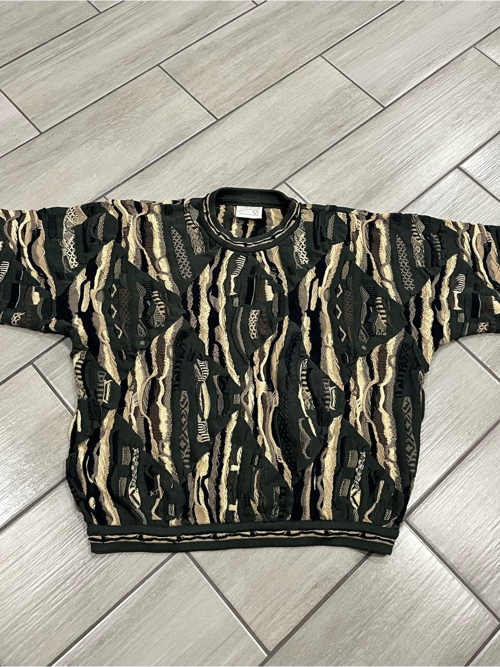 COOGI Australia Men's Patterned Crewneck Sweater - Black & Beige size L
25x25
